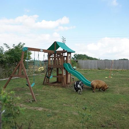 The Piggery Pod Hotel Ситингбърн Екстериор снимка