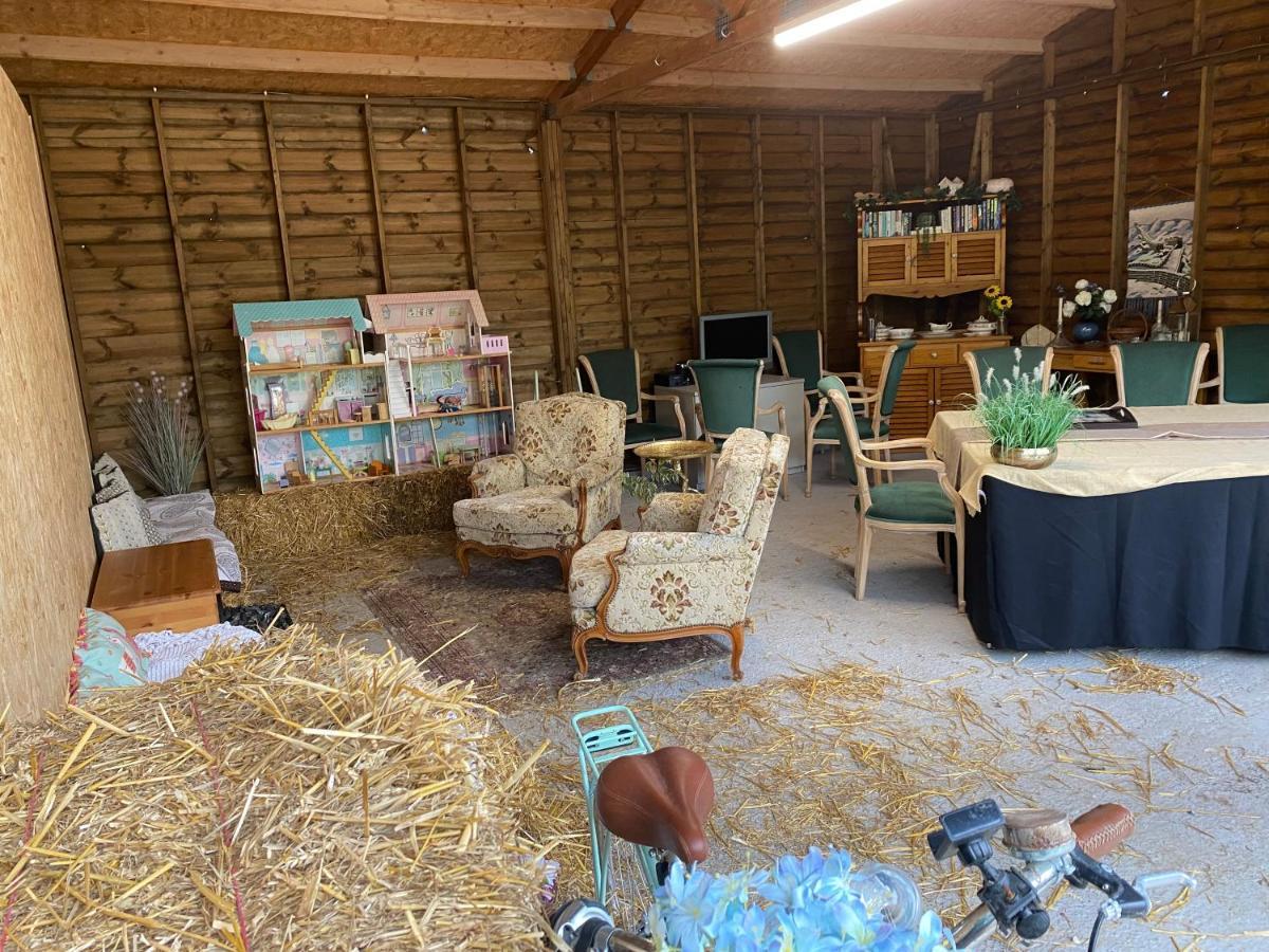 The Piggery Pod Hotel Ситингбърн Екстериор снимка