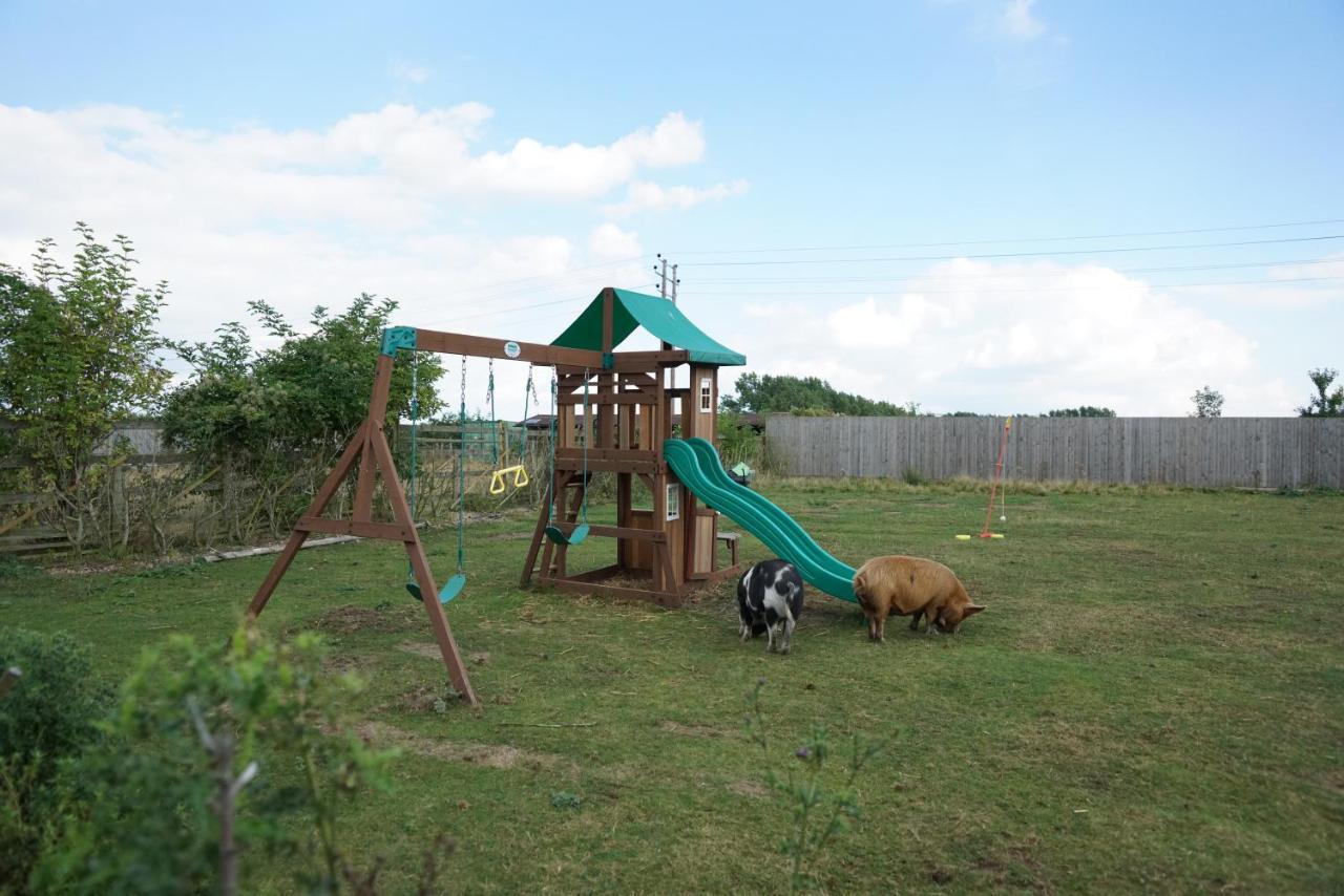 The Piggery Pod Hotel Ситингбърн Екстериор снимка